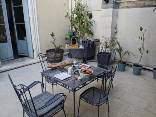 Petit déjeuner en terrasse